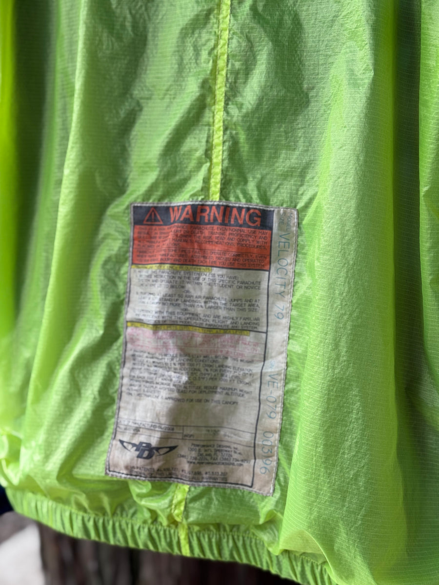 Jaqueta Velocity label warning